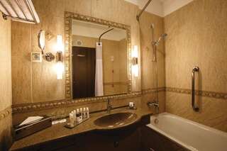 Отель DoubleTree by Hilton Hotel Sighisoara - Cavaler Сигишоара Стандартный двухместный номер с 2 отдельными кроватями-2